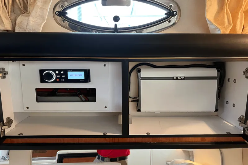 Slide: The Image of Sea Ray 340 Sundancer 2000 - 17