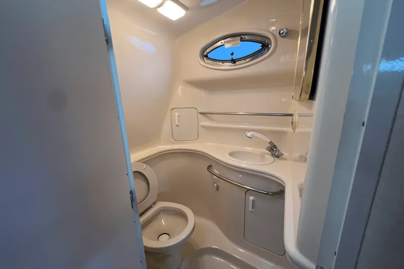 Slide: The Image of Sea Ray 340 Sundancer 2000 - 23