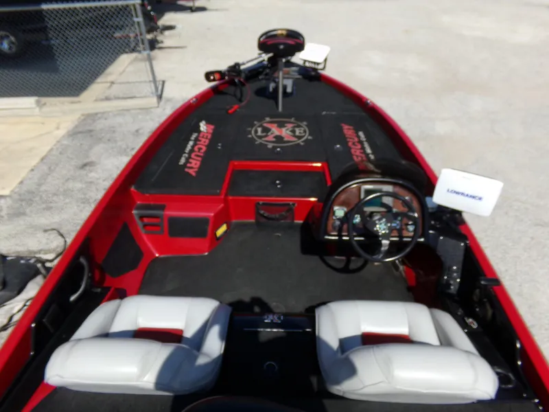 Slide: The Image of 2000 Ranger 518SVX Comanche boat interior with steering wheel and seats. - 17
