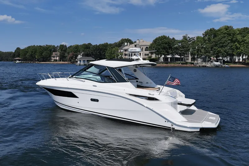 Slide: The Image of Sea Ray 320 SUNDANCER 2025 - 2