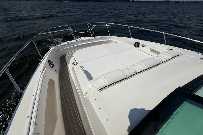 Slide: The Image of Sea Ray 320 SUNDANCER 2025 - 21