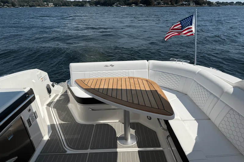 Slide: The Image of Sea Ray 320 SUNDANCER 2025 - 6