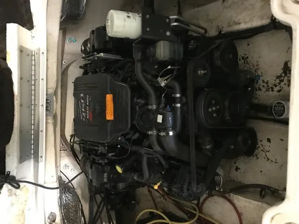 Slide: The Image of 2004 Chaparral 274 SUNESTA boat engine compartment. - 6