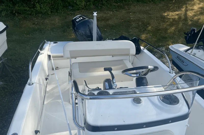 Slide: The Image of Boston Whaler 170 DAUNTLESS 2019 - 1