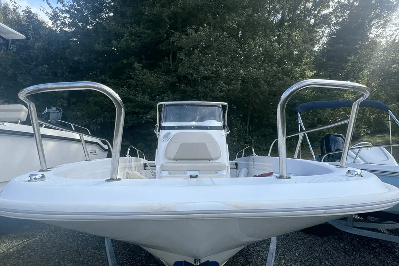 Slide: The Image of Boston Whaler 170 DAUNTLESS 2019 - 17