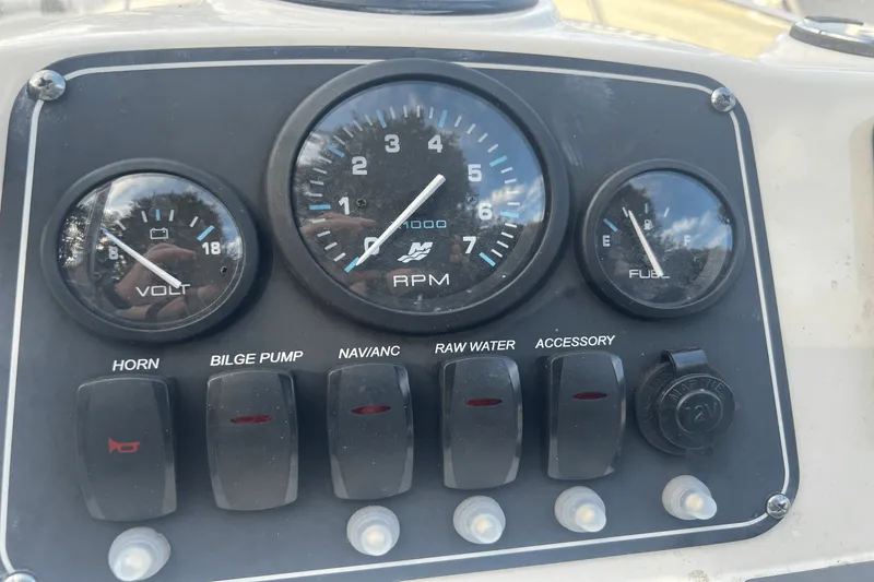 Slide: The Image of Boston Whaler 170 DAUNTLESS 2019 - 9