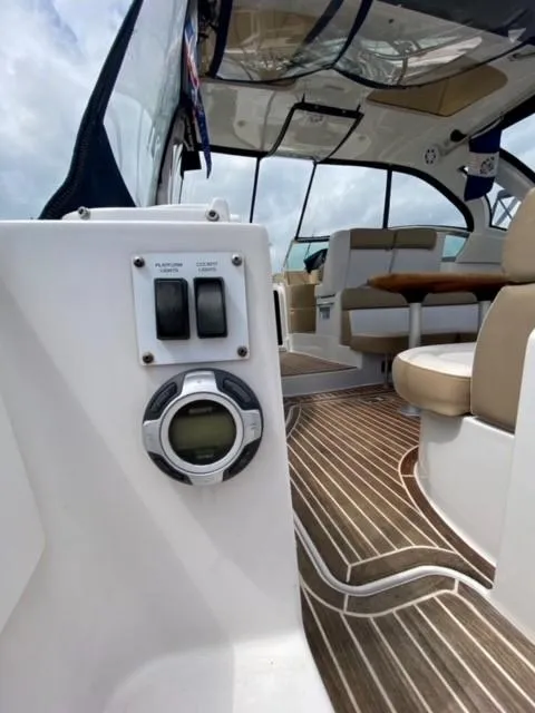 Slide: The Image of Four Winns 355V 2014 - 55