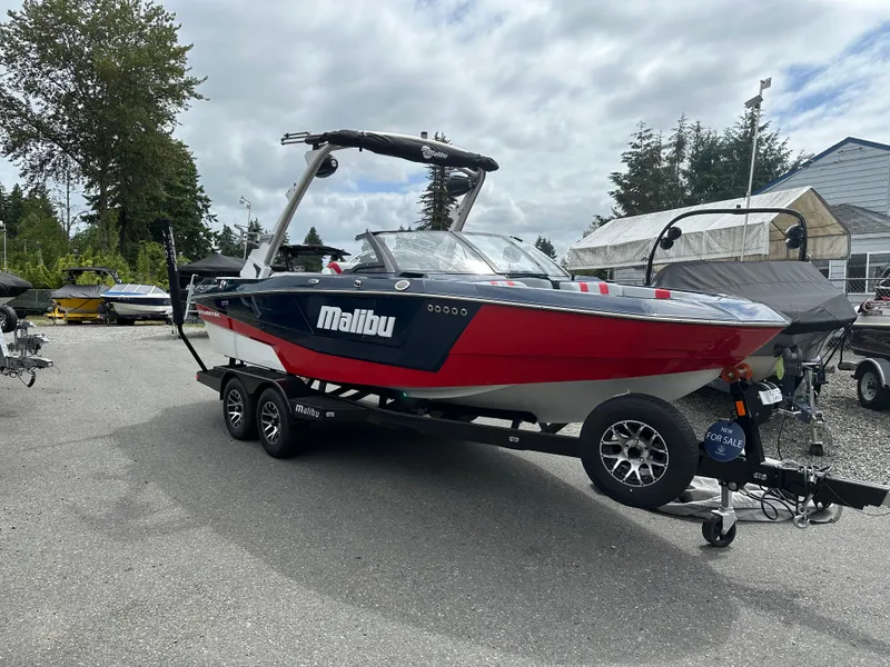 Slide: The Image of Malibu Wakesetter 21 LX 2023 - 10