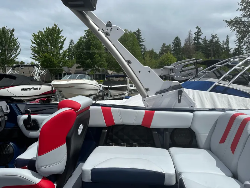 Slide: The Image of Malibu Wakesetter 21 LX 2023 - 11