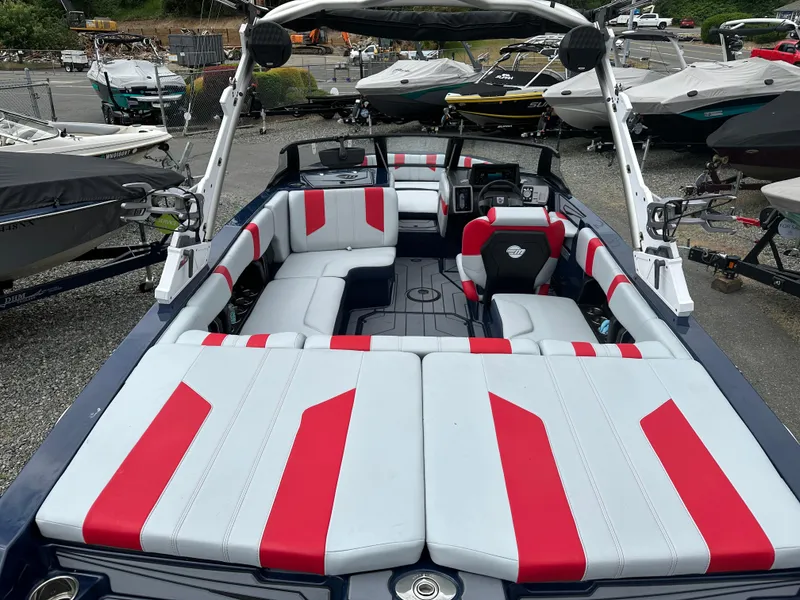 Slide: The Image of Malibu Wakesetter 21 LX 2023 - 2