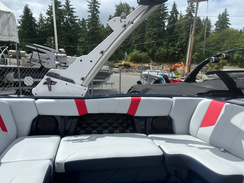 Slide: The Image of Malibu Wakesetter 21 LX 2023 - 8