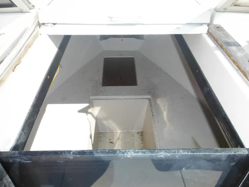 Slide: The Image of 1989 Wellcraft V20 Steplift boat interior, showing storage compartment and clean white surfaces. - 11