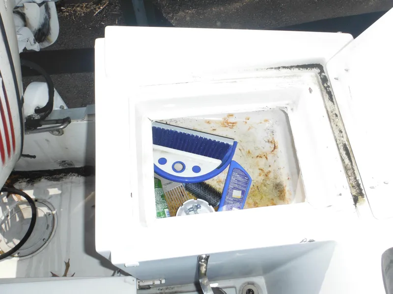 Slide: The Image of 1989 Wellcraft V20 Steplift boat compartment with cleaning tools inside. - 13