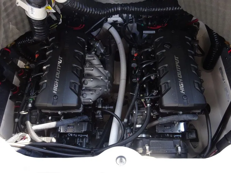 Slide: The Image of Twin high output engines of a 2020 Yamaha Boats 242 X. - 7