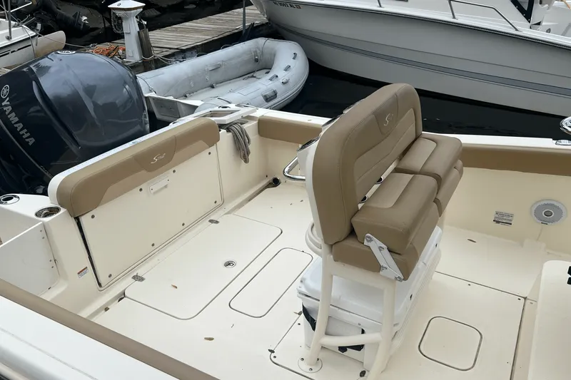 Slide: The Image of Scout 235 XSF 2020 - 4