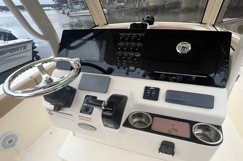 Slide: The Image of Scout 235 XSF 2020 - 6