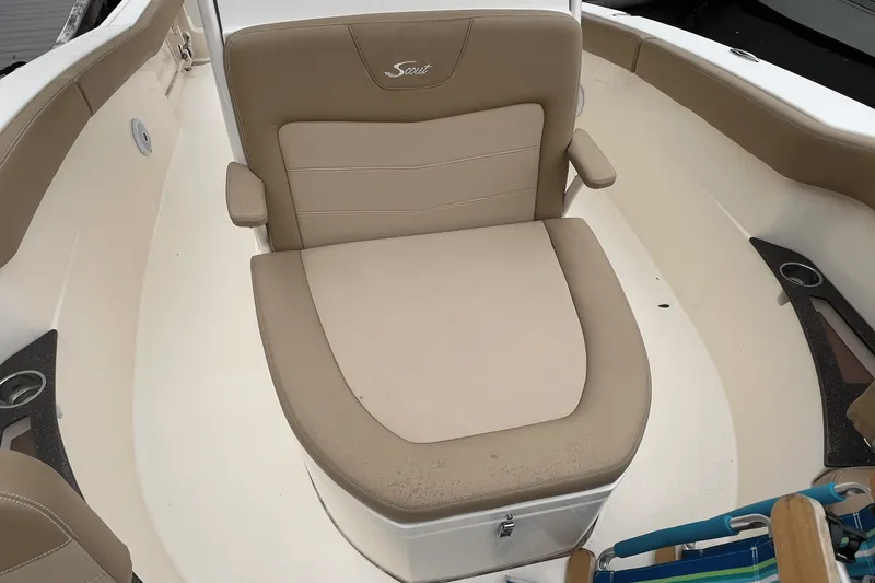 Slide: The Image of Scout 235 XSF 2020 - 8