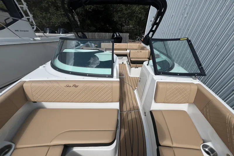 Slide: The Image of Sea Ray SDX 230 Outboard 2026 - 20