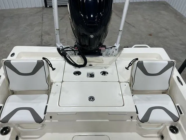 Slide: The Image of Skeeter SX230 2023 - 13