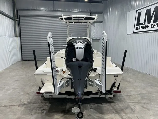 Slide: The Image of Skeeter SX230 2023 - 15