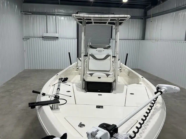 Slide: The Image of Skeeter SX230 2023 - 17