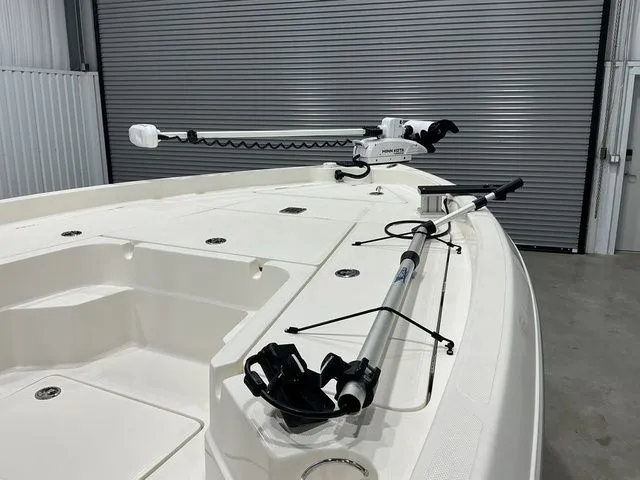 Slide: The Image of Skeeter SX230 2023 - 18