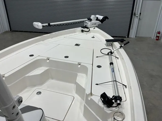 Slide: The Image of Skeeter SX230 2023 - 21