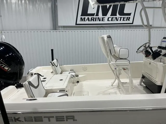 Slide: The Image of Skeeter SX230 2023 - 9