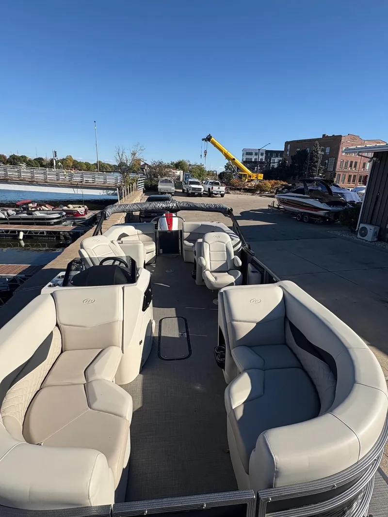 Slide: The Image of Manitou 23 Encore RF SHP 575 2022 - 14