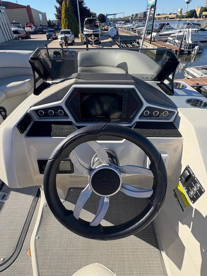 Slide: The Image of Manitou 23 Encore RF SHP 575 2022 - 15