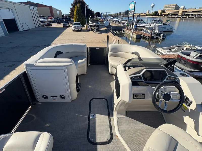 Slide: The Image of Manitou 23 Encore RF SHP 575 2022 - 16