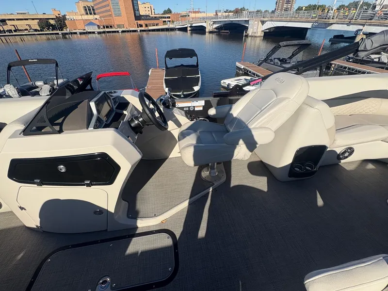 Slide: The Image of Manitou 23 Encore RF SHP 575 2022 - 22