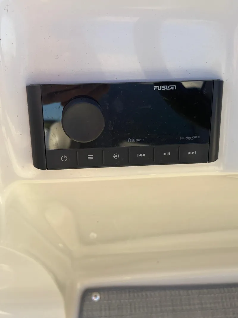 Slide: The Image of Manitou 23 Encore RF SHP 575 2022 - 23