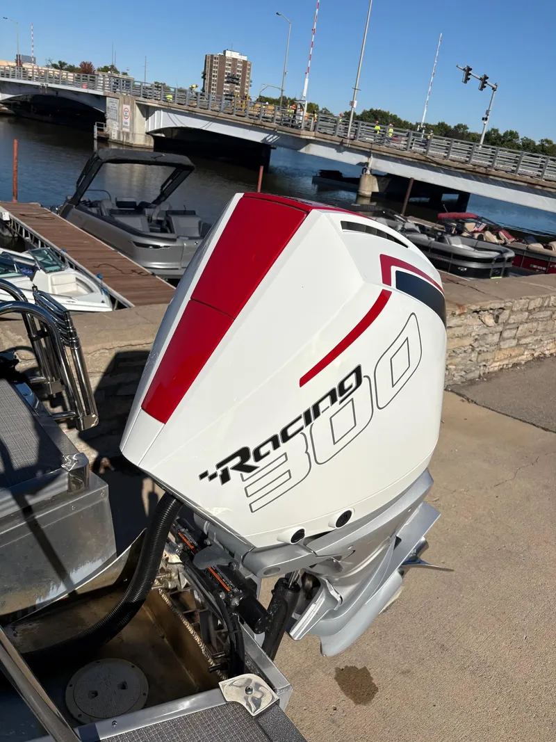 Slide: The Image of Manitou 23 Encore RF SHP 575 2022 - 6