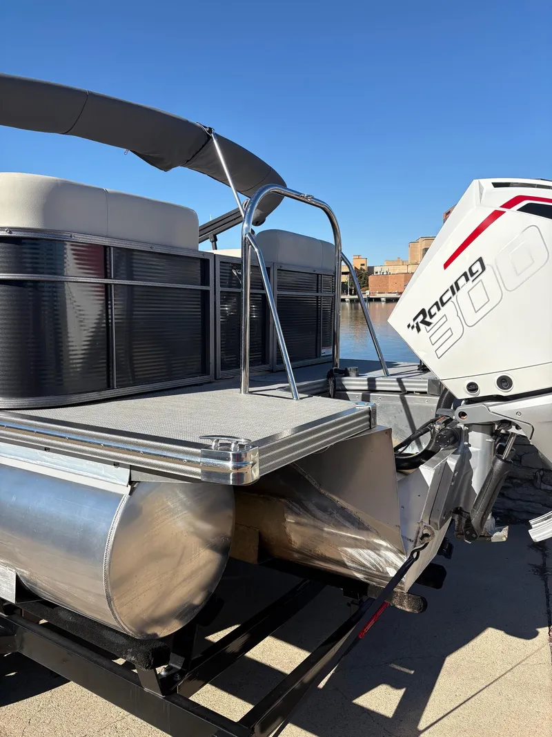 Slide: The Image of Manitou 23 Encore RF SHP 575 2022 - 7