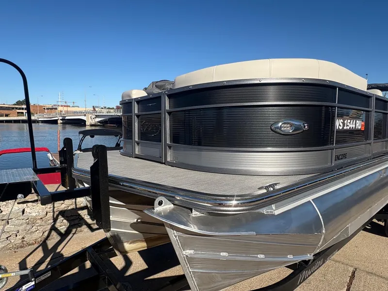 Slide: The Image of Manitou 23 Encore RF SHP 575 2022 - 9