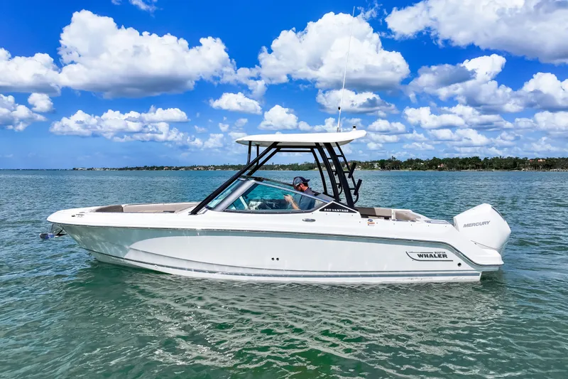 The Image of Boston Whaler 240 Vantage 2026 - 0