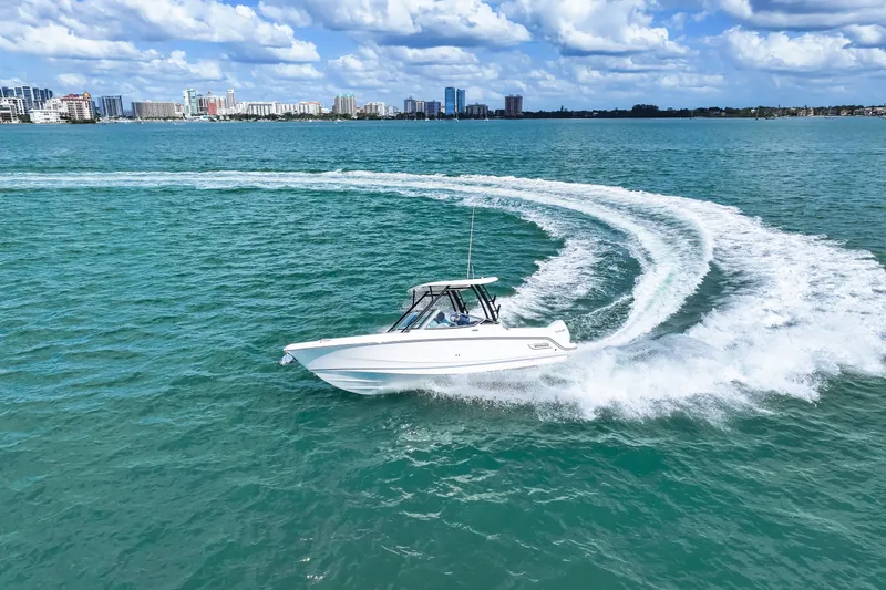 Slide: The Image of Boston Whaler 240 Vantage 2026 - 13