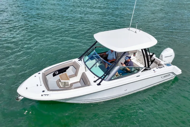 Slide: The Image of Boston Whaler 240 Vantage 2026 - 2