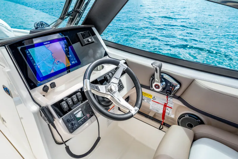 Slide: The Image of Boston Whaler 240 Vantage 2026 - 27