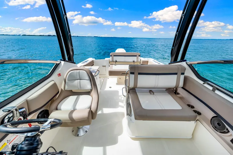 Slide: The Image of Boston Whaler 240 Vantage 2026 - 28