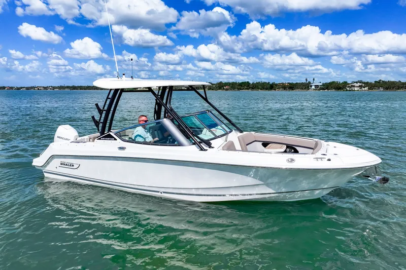 Slide: The Image of Boston Whaler 240 Vantage 2026 - 3