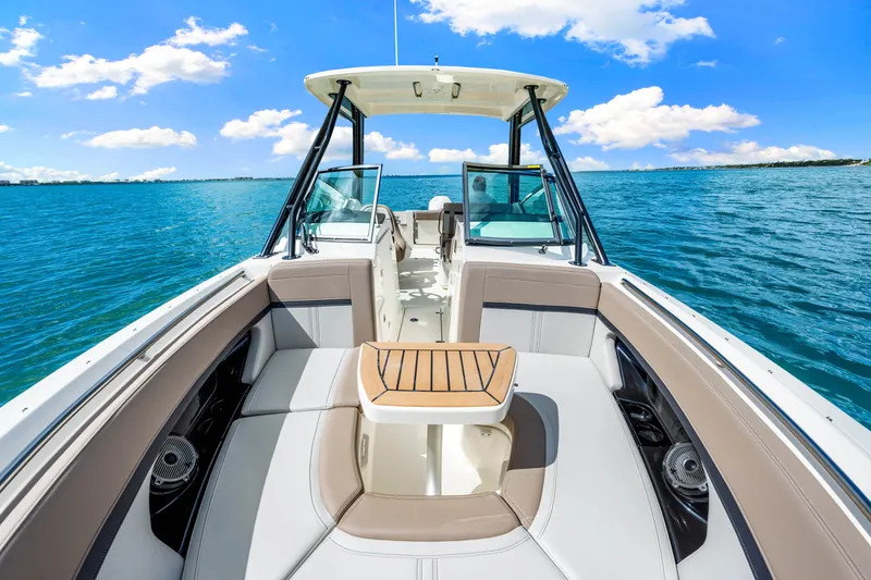 Slide: The Image of Boston Whaler 240 Vantage 2026 - 32