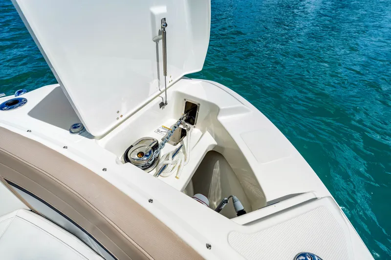 Slide: The Image of Boston Whaler 240 Vantage 2026 - 36