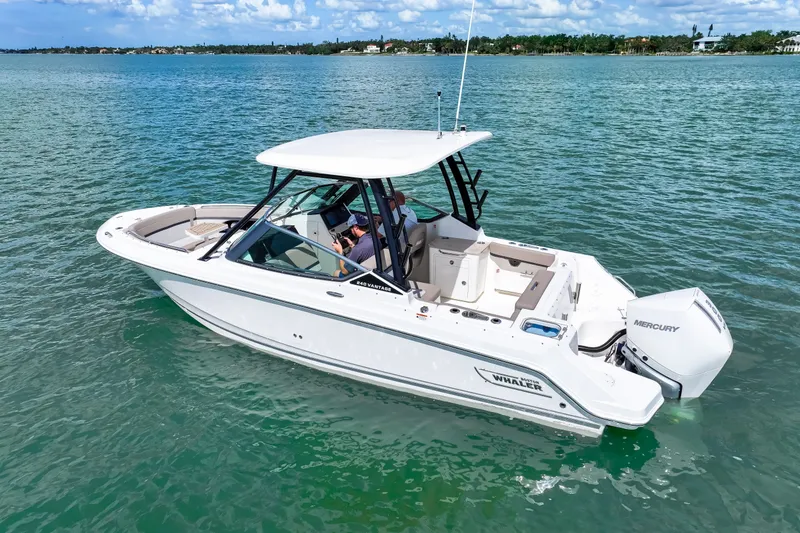 Slide: The Image of Boston Whaler 240 Vantage 2026 - 8