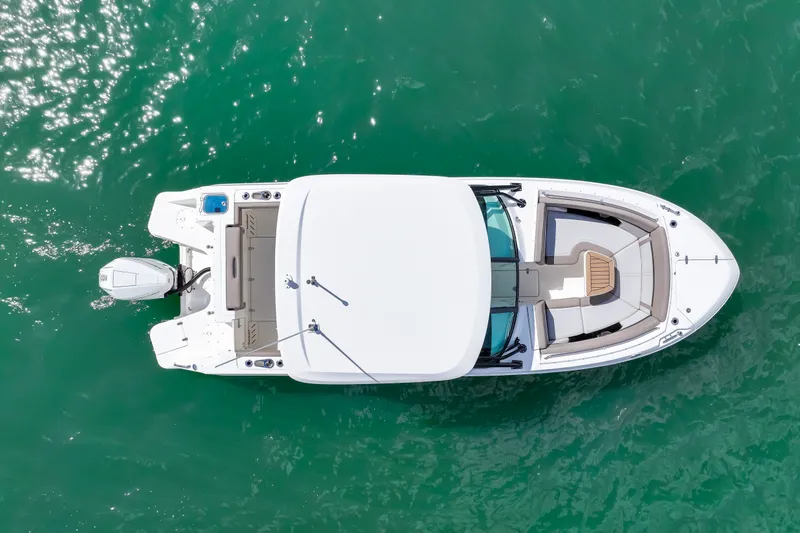 Slide: The Image of Boston Whaler 240 Vantage 2026 - 9