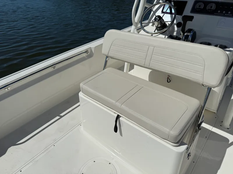 Slide: The Image of Boston Whaler 190 Montauk 2026 - 15