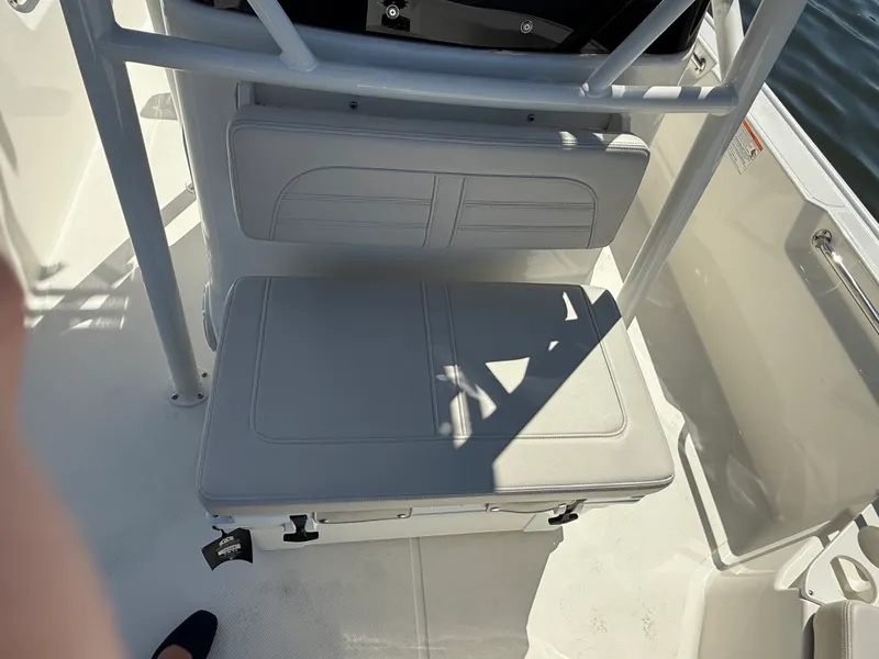 Slide: The Image of Boston Whaler 190 Montauk 2026 - 23