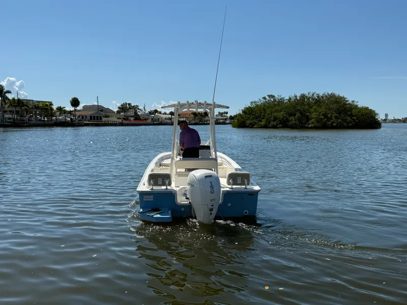 Slide: The Image of Boston Whaler 190 Montauk 2026 - 4