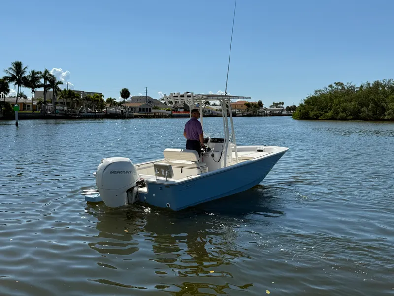 Slide: The Image of Boston Whaler 190 Montauk 2026 - 5